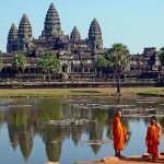 640px-Buddhist_monks_in_front_of_the_Angkor_Wat 640px-Buddhist_monks_in_front_of_the_Angkor_Wat