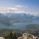 Une vue panoramique sur le lac d’Annecy
